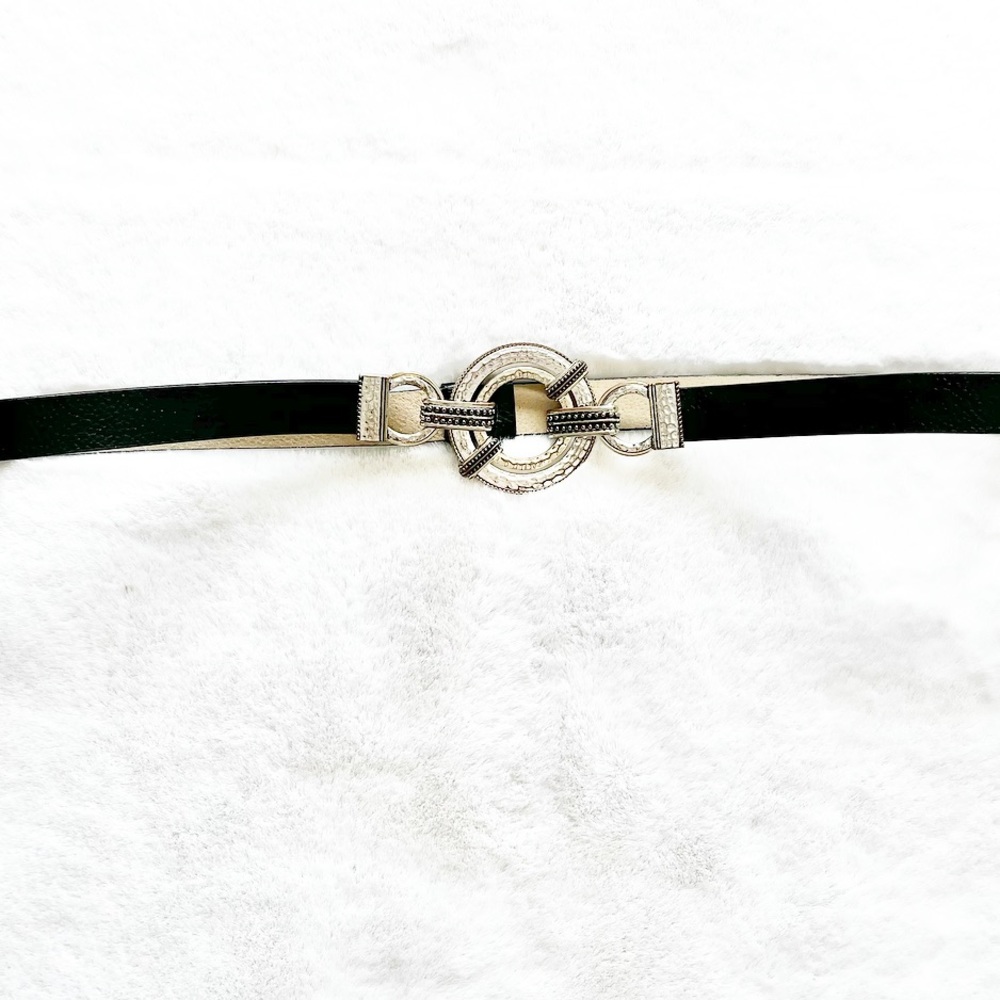 CHICO’S GENUINE LEATHER O RING HOOK BELT SIZE MEDIUM/LARGE CHIC MINIMALIST